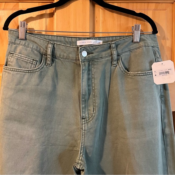 NWT Altar'd State Aubrielle Cropped Olive Green Distressed Jeans Sz 30 - Picture 4 of 9